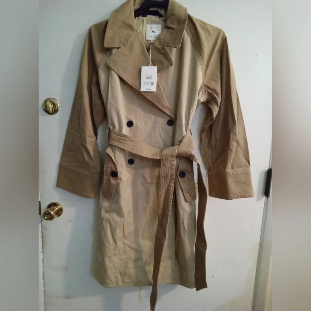 Classic Beige Double-Breasted Trench Coat - Picture 5 of 7